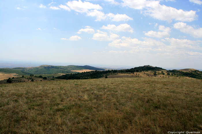 Zicht vanop heuveltop Izvorishte / Bulgarije 