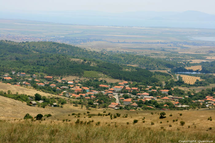 Zicht vanop heuveltop Izvorishte / Bulgarije 