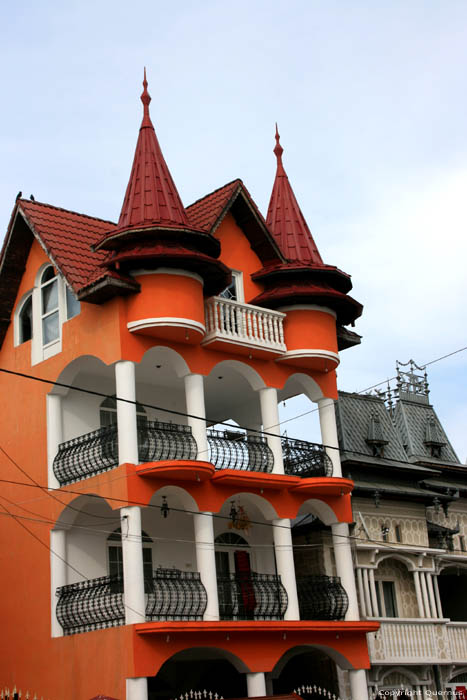 House with bench Buzescu / Romania 