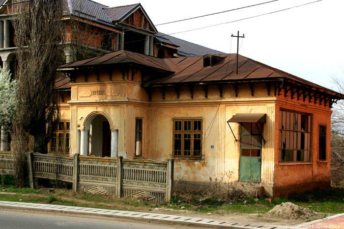 House falling into ruins from 1927 Buzescu / Romania 