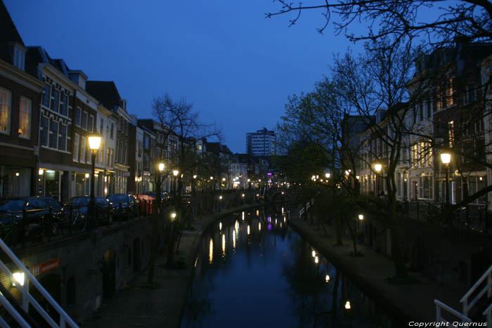 Oude Gracht avondzicht Utrecht / Nederland 