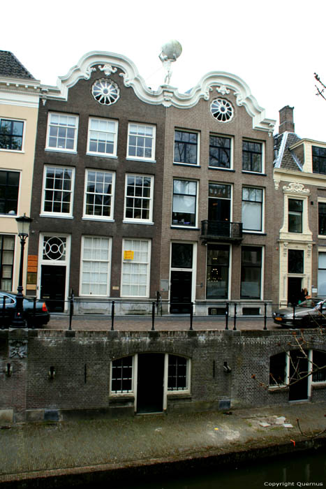 Nec Aspera Terrent Huis Utrecht / Nederland 