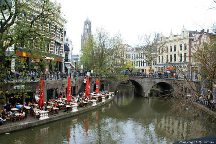 Terrasjes aan OudeGracht Utrecht / Nederland 