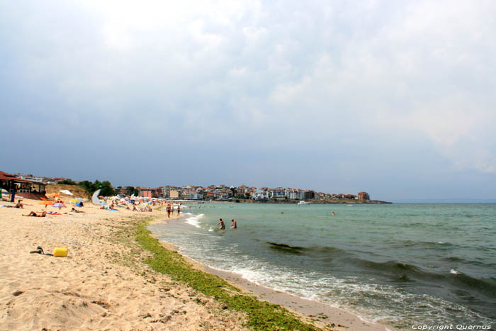 Strand aan de moderne kant Sozopol / Bulgarije 