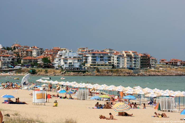 Strand aan de moderne kant Sozopol / Bulgarije 