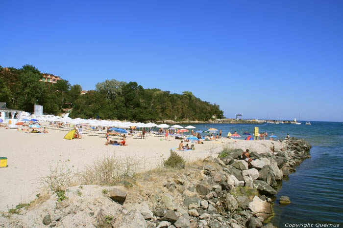 Zicht op strand Primorsko / Bulgarije 