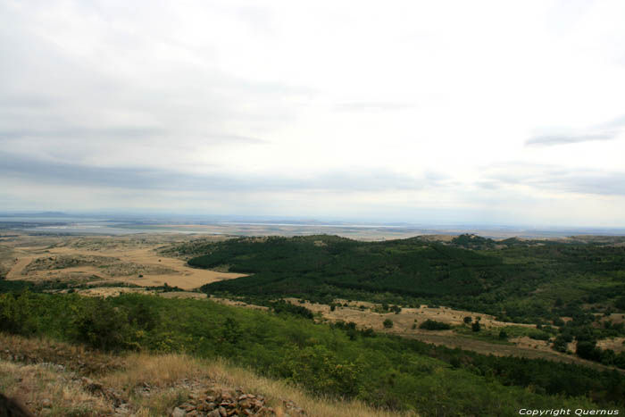 Uitzicht van heuveltop Bryastovets / Bulgarije 