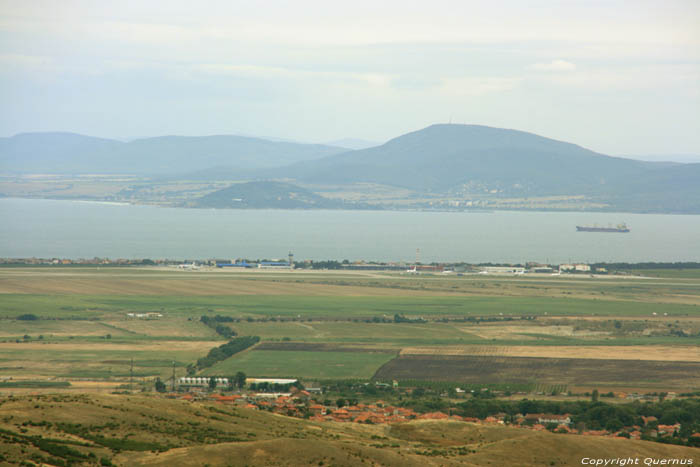 Uitzicht van heuveltop Bryastovets / Bulgarije 