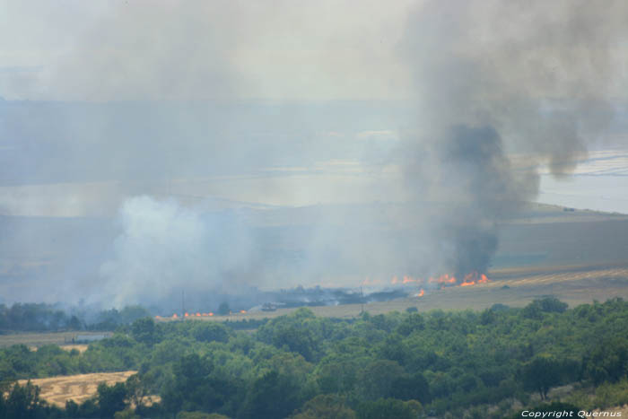 Zicht op Brand onder Izvorishte Izvorishte / Bulgarije 