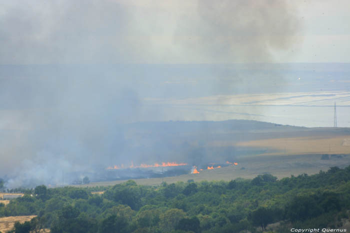 Zicht op Brand onder Izvorishte Izvorishte / Bulgarije 