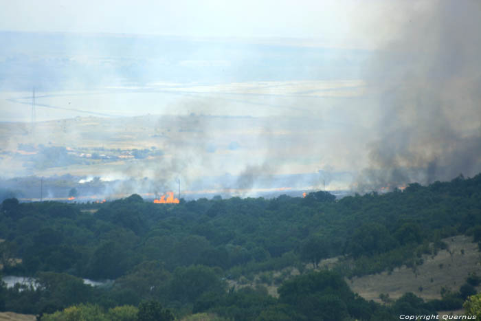 Zicht op Brand onder Izvorishte Izvorishte / Bulgarije 