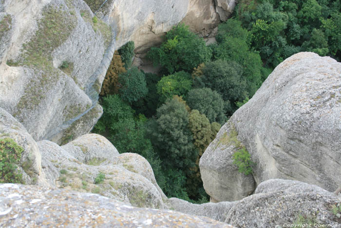 Vue vers le bas Madara  MADARA / Bulgarie 