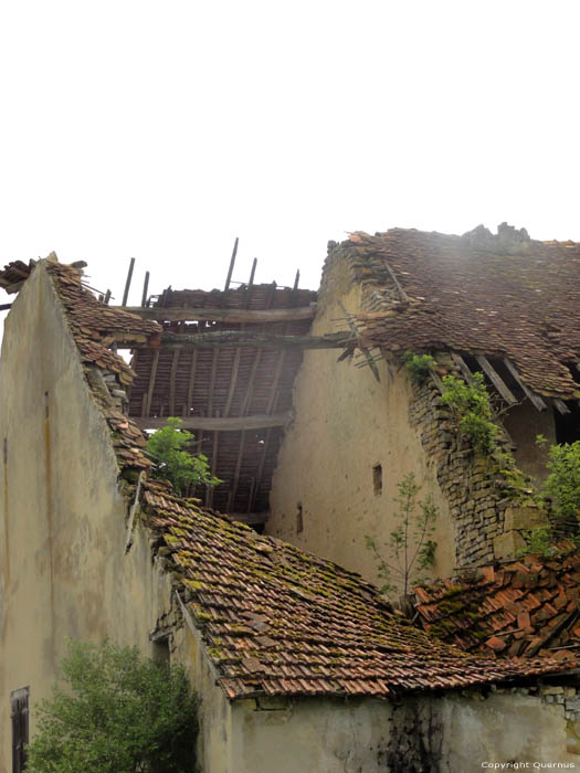 Farm falling into ruins Cendrecourt / FRANCE 