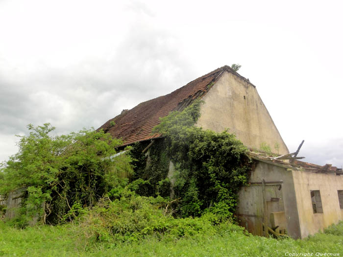 Farm falling into ruins Cendrecourt / FRANCE 