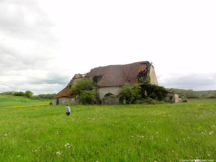 Farm falling into ruins Cendrecourt / FRANCE 