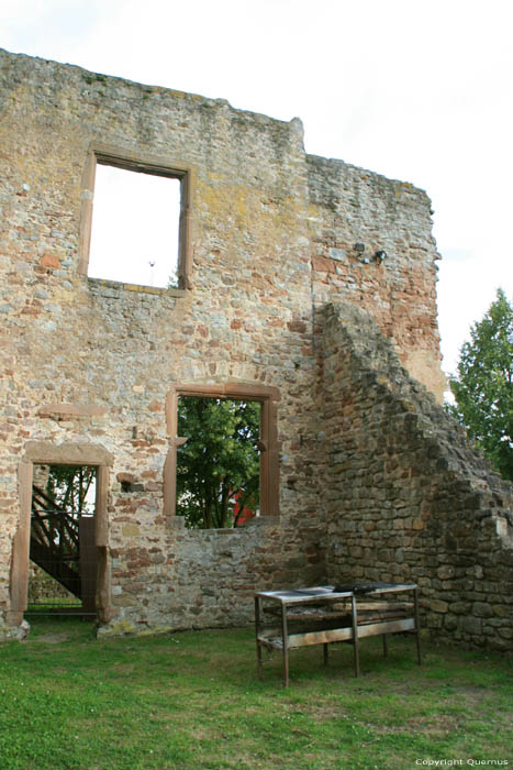 Burcht van Pettingen / Pittigero Mazini Burcht Pettingen / Luxemburg 