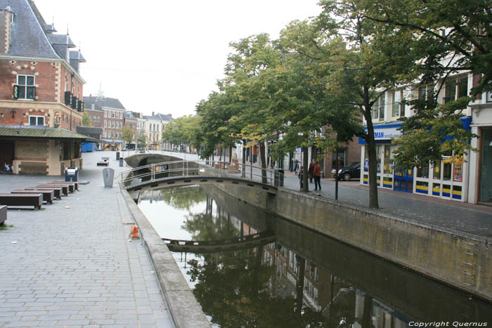 Canal de Nouvelle Ville Leeuwarden / Pays Bas 