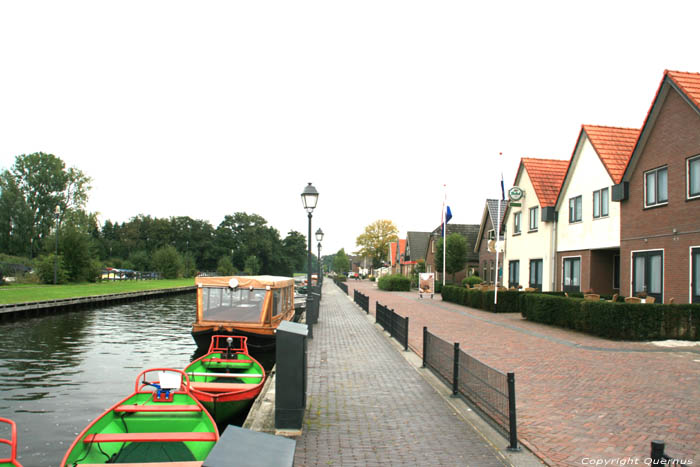 Gracht Dominee T.O. Hylkemaweg Giethoorn in Steenwijkerland / Nederland 