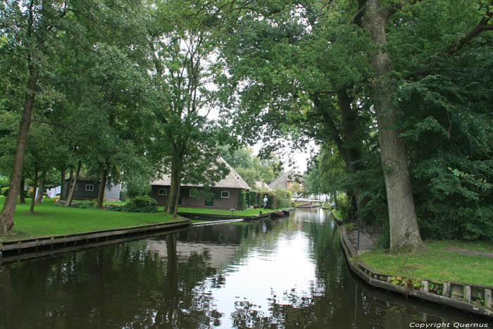 Gracht Giethoorn in Steenwijkerland / Nederland 