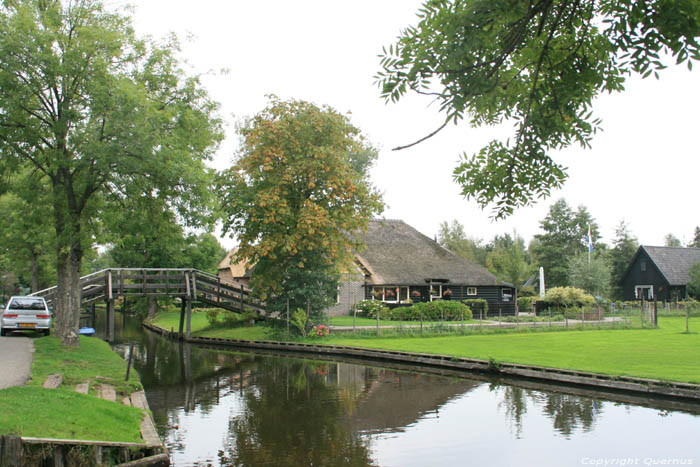 Dorpsgracht Giethoorn in Steenwijkerland / Nederland 