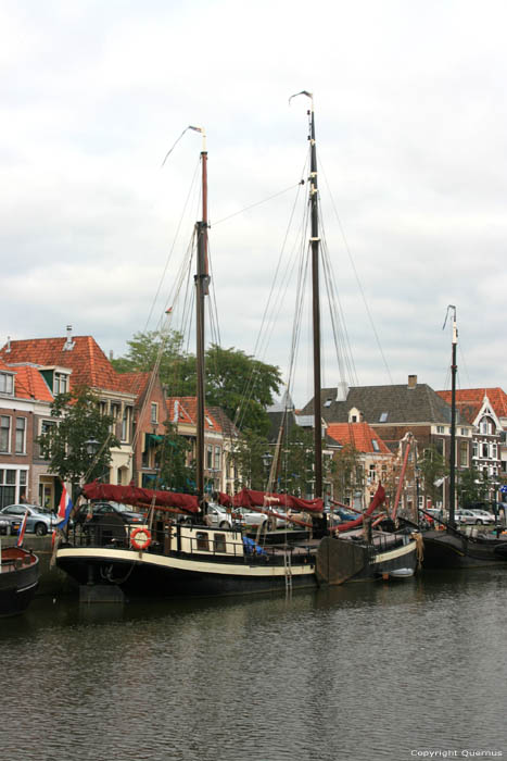 Engelbrug schip Zwolle in ZWOLLE / Nederland 