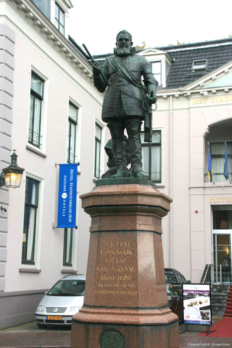 Standbeeld Willem Lodewijk  Van Nassau Leeuwarden / Nederland 