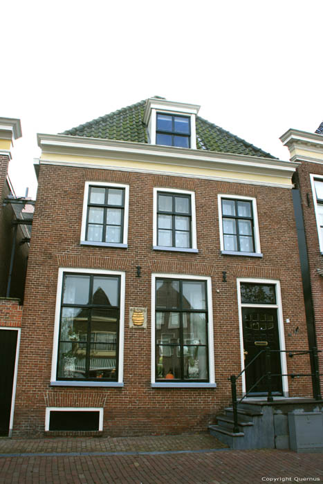 Dans la Tonne de Beurre Dore Franeker / Pays Bas 