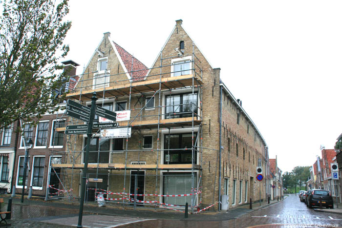 Oud Pakhuis met heel veel muurankers Harlingen / Nederland 