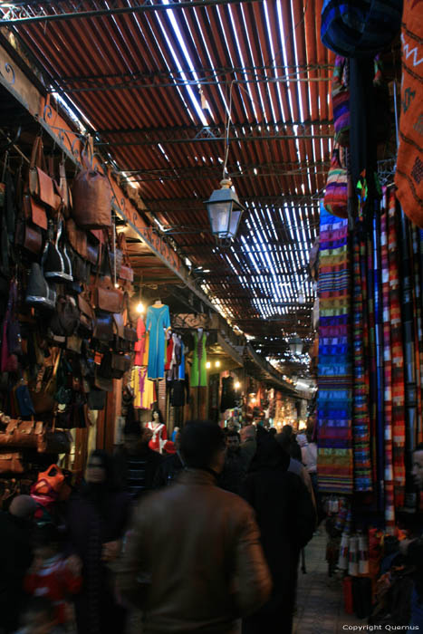 Petites vues des Souks Marrakech / Maroc 