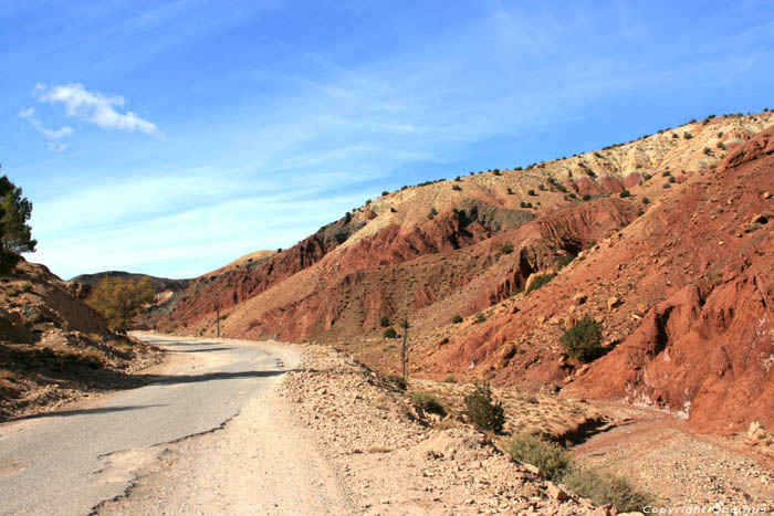 Chemin parcourant le Altas Haut Telouet / Maroc 