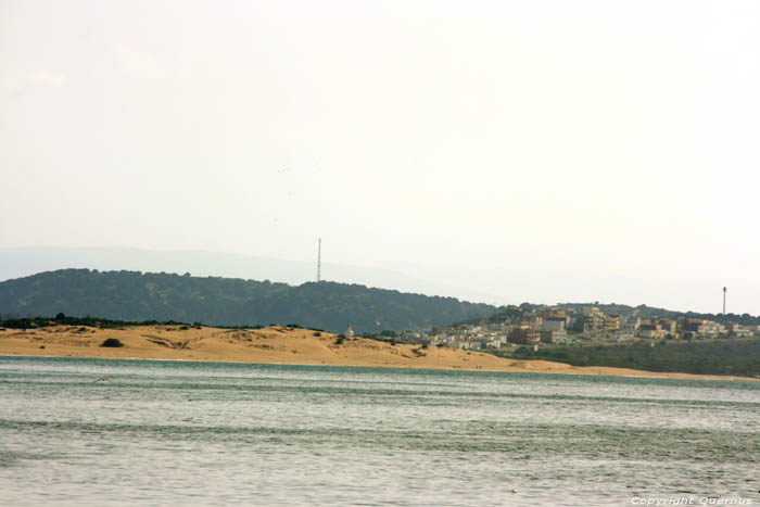 Zicht op Duinen en strand Essaouira / Marokko 