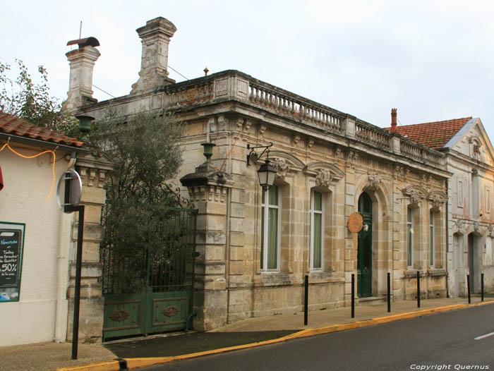 Building Saint-Vivien-en-Mdoc / FRANCE 