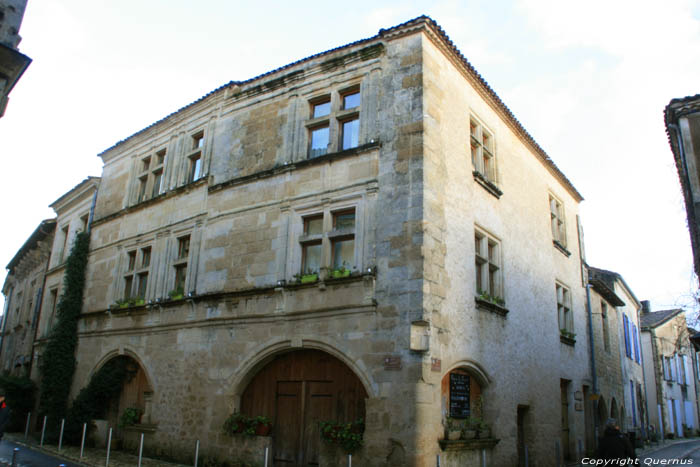 Maison de Coin Saint-Macaire / FRANCE 