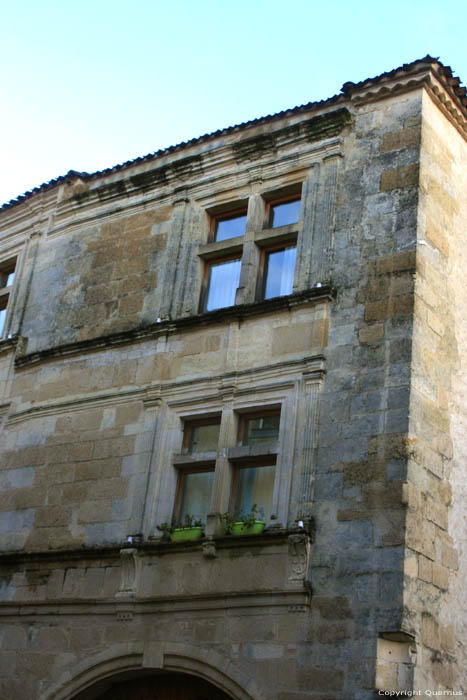 Maison de Coin Saint-Macaire / FRANCE 