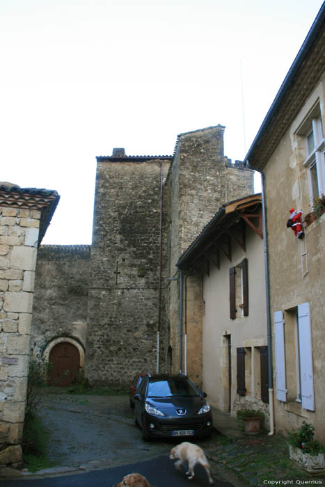 Building Saint-Macaire / FRANCE 