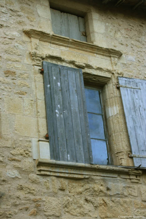 Building Saint-Macaire / FRANCE 