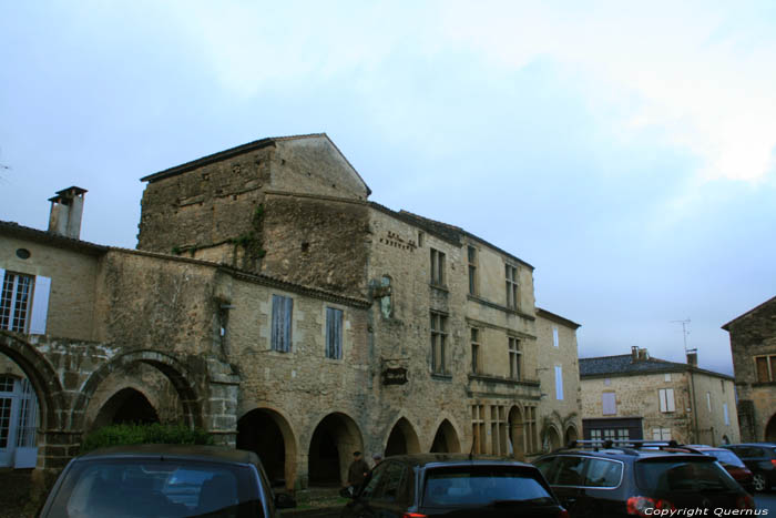 Building Saint-Macaire / FRANCE 