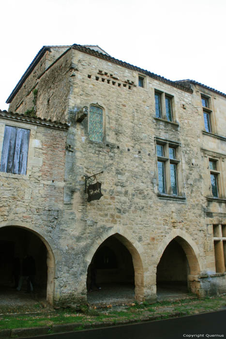 Building Saint-Macaire / FRANCE 