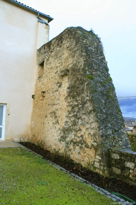 Building Saint-Macaire / FRANCE 