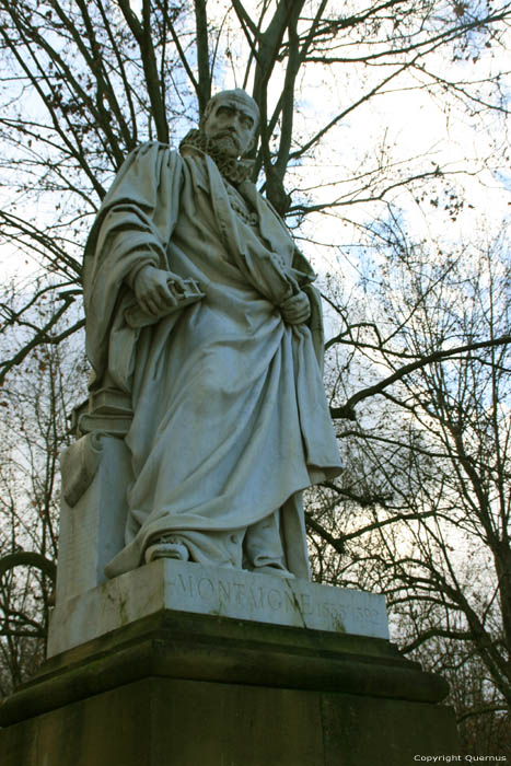 Montaignes statue Bordeaux / FRANCE 