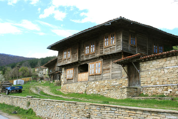 Houten Huis Zheravna in Kotel / Bulgarije 