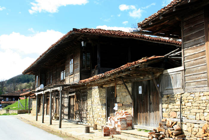 Houten Huis Tekoop Zheravna in Kotel / Bulgarije 