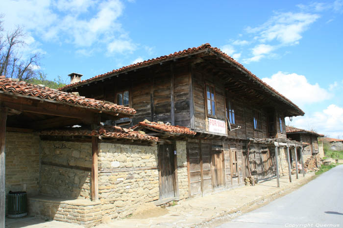 Houten Huis Tekoop Zheravna in Kotel / Bulgarije 