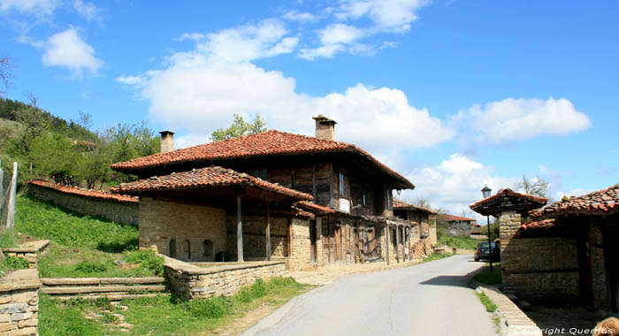 Houten Huis Tekoop Zheravna in Kotel / Bulgarije 