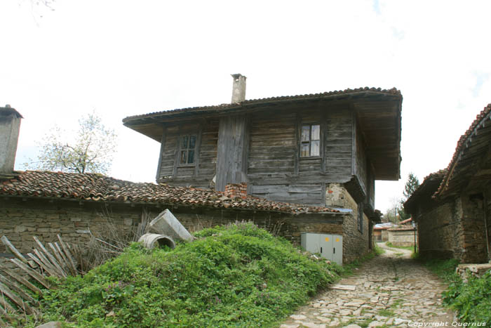Straatzicht Zheravna in Kotel / Bulgarije 