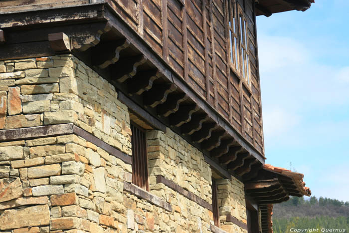Revival Huis met Veel schoorstenen Zheravna in Kotel / Bulgarije 