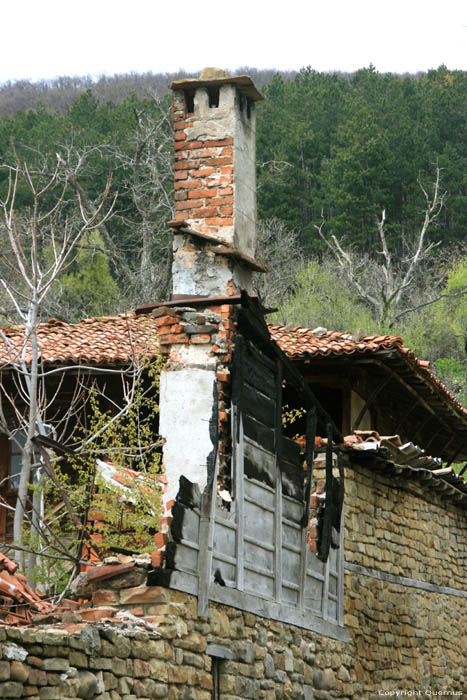 Afgebrand huis Zheravna in Kotel / Bulgarije 