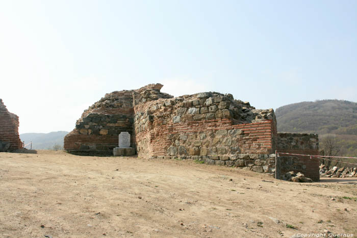 Rune Trayanovi Vrata (Poort van Trayan) Mirovo in IHTIMAN / Bulgarije 