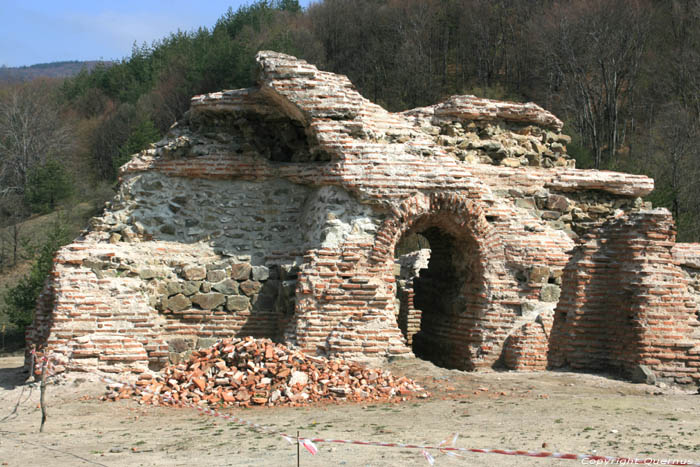 Rune Trayanovi Vrata (Poort van Trayan) Mirovo in IHTIMAN / Bulgarije 