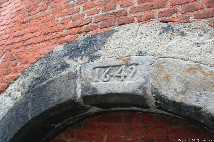 Muur uit 1649 RIJSSEL / FRANKRIJK 